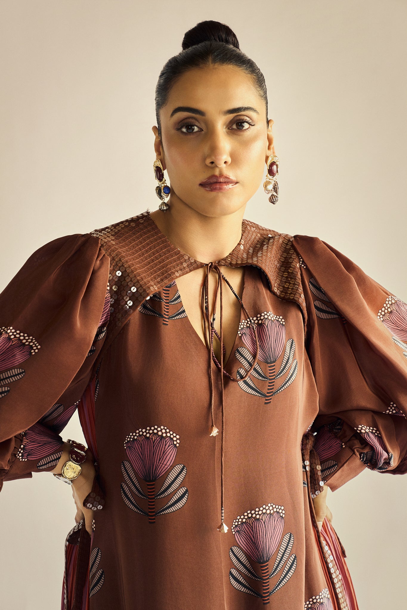 TRUFFLE TIE-UP DRESS